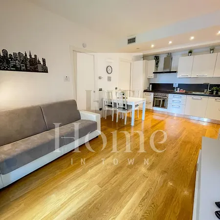 In Town - - Porta Nuova District Apartment Milan