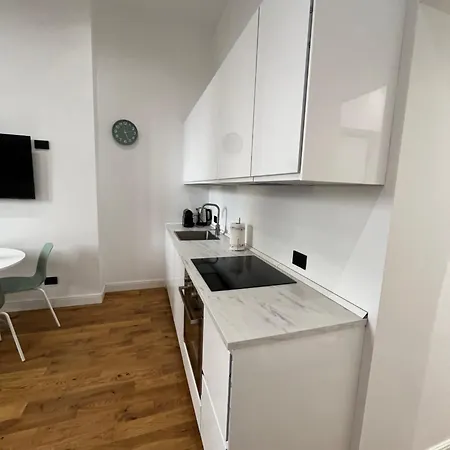 Modern Flat In Isola Milán