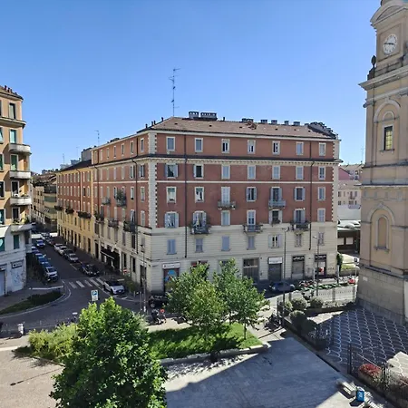 Center Urban Apt, Ac, Wifi, Metro M3 Duomo Apartman Milánó