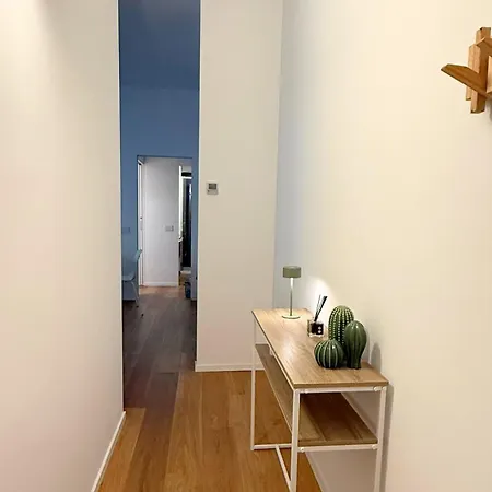 Modern Centre Near San Babila And Duomo 밀라노