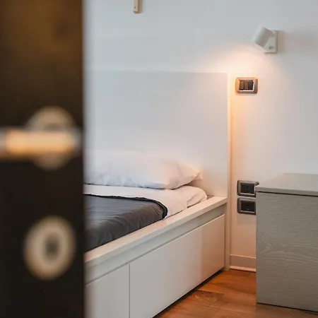 Apartment Navigli Area - Urban Oasis In Design Courtyard