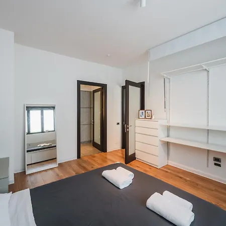 Navigli Area - Urban Oasis In Design Courtyard Apartment