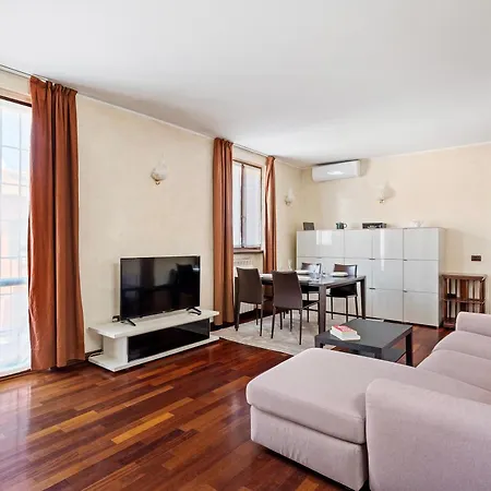 Ampia Casa Su Due Piani, A Pochi Minuti Dai Navigli E Metro Lägenhet *