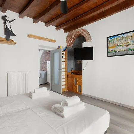 Guesthost - Stylish Industrial Flat Near Navigli Apartament Mediolan
