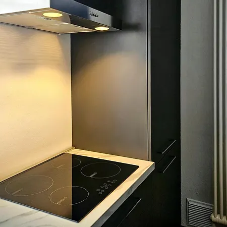 Guesthost - Modern With Hot Tub Appartement