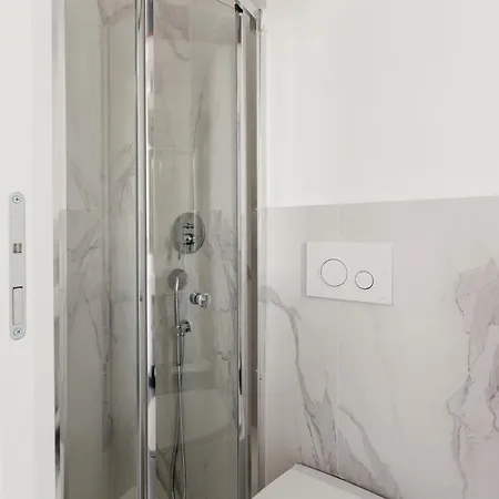 Appartement Guesthost - With Wifi & Ac- Calvairate *