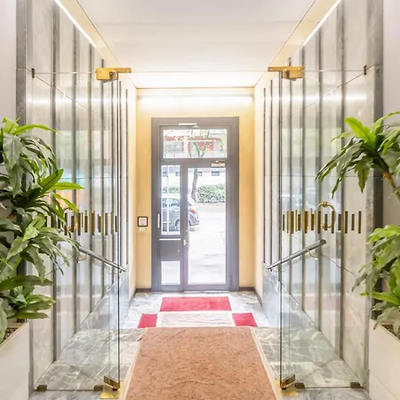 De Angeli M1- Cosy With Balcony Apartment
