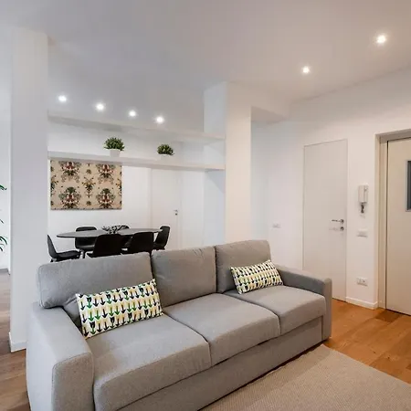 Vigoni 3 - Wonderful Penthouse With Terrace - B Apartamento