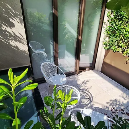 Vytalea - Trilocale Moderno Con Patio E Doppi Servizi, Vicino M4 - Modern 2-bedroom With Patio & Two Bathrooms, Near Metro M4