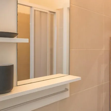 Bright & Cozy 2 Bedroom Flat 50m From M4 Stop アパート *