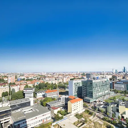 Giaxtower Gym & Pool Skyline View
