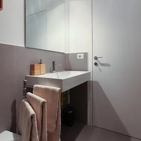דירה Newly Renovated Bright Penthouse *
