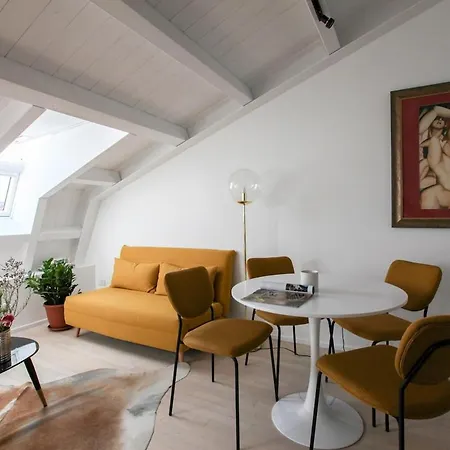 דירה Newly Renovated Bright Penthouse מילאנו