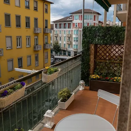Beautiful Floral On Navigli Lägenhet *