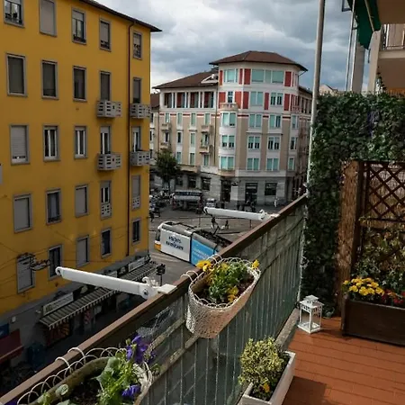 Beautiful Floral On Navigli Lägenhet