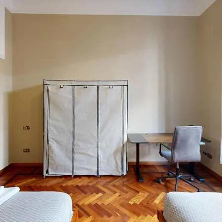 Wonderful Downtown Apartment-hd Netflix, King-size Bed, Two Minutes' Walk From Metro *