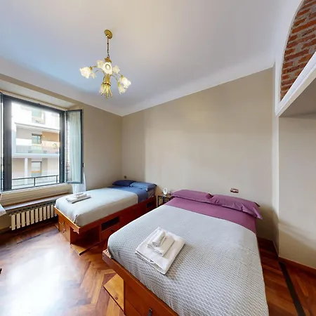 Wonderful Downtown Apartment-hd Netflix, King-size Bed, Two Minutes' Walk From Metro * Милан