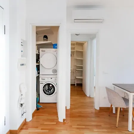 Da Vinci - With Balcony In Design District - Tortona Area Apartman Milánó