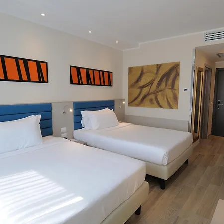 Hotel Ih Lorenteggio 4*