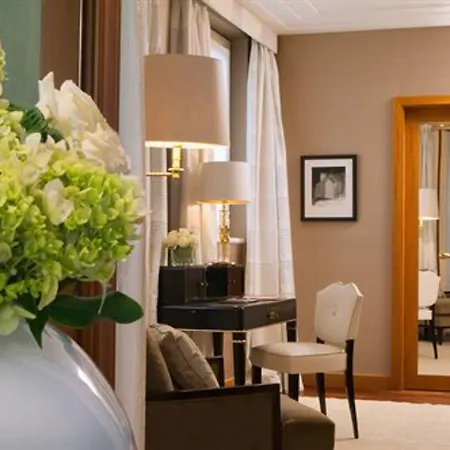 Отель Four Seasons