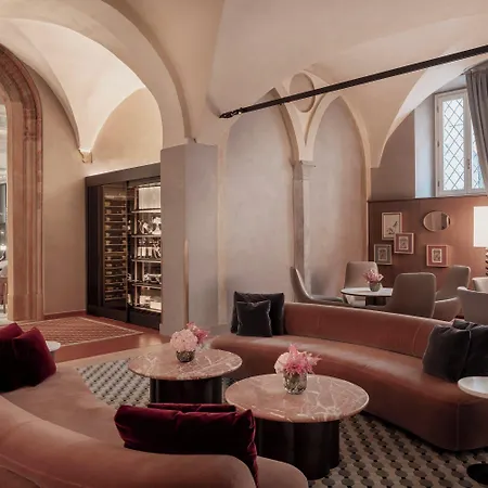 Отель Four Seasons Милан