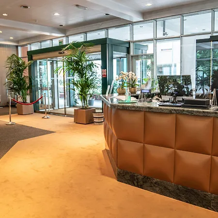 Blaise & Francis Hotel