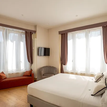 Πανσιόν Ah - Fashion District