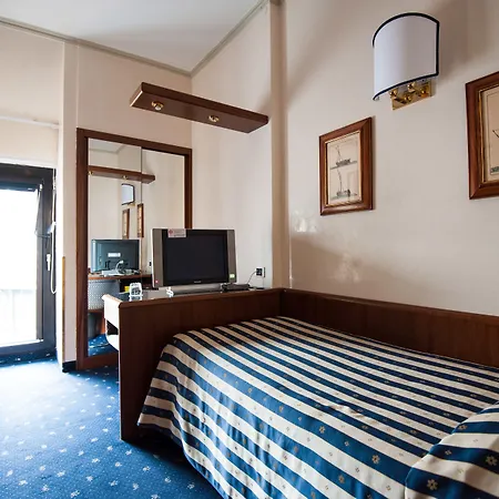 Hotel Flora 3*