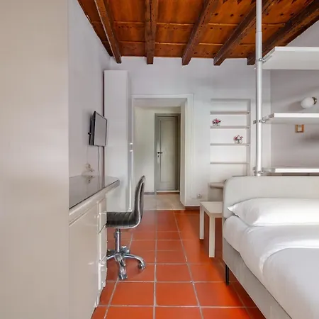 Hostmate - - Savona - Solari * Milaan