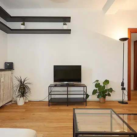 Family Friendly & Spacious W Balcony Metro Milaan