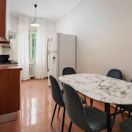Apartmán Stylish Two-bedroom Near Fiera Exhibition Area Just Minutes From Wagner Metro Station Red Line M1
