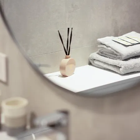 The Vertical House - Elegant Refuge On Two Floors Apartman Milánó