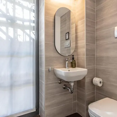 Luxury House In Pietrasanta 120 Mq شقة ميلان