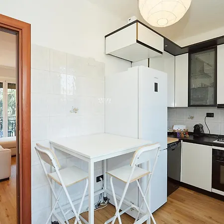 Family Friendly & Spacious W Balcony Metro Milaan