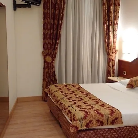 Mokinba King Hotel Milán