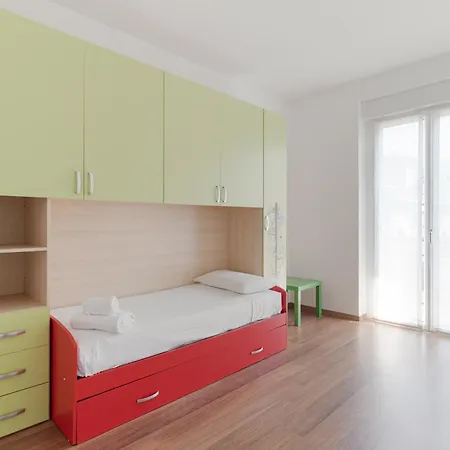 Guesthost - Gorla Modern Милан