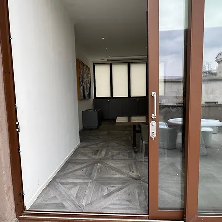 Elegant Two-room 5 Minutes From Cathedral Apartment