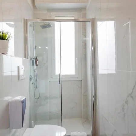 Trevi 4 - The White - B * מילאנו