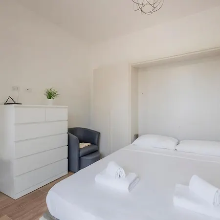 Trevi 4 - The White - B