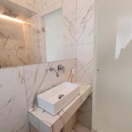 Apartman Design In Milan, Metro, Ac And Wifi