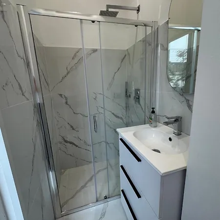 Elegant Two-room 5 Minutes From Cathedral *