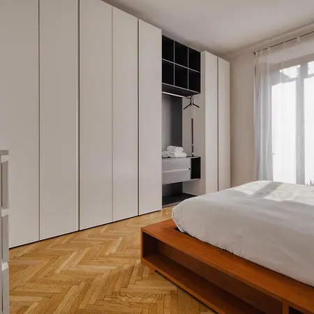 Your Sunny Getaway In Porta Venezia Dist...