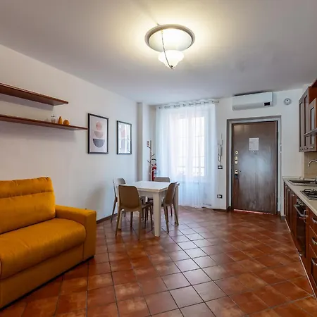 Spacious At 5 Min Walk From Station Lägenhet Milano