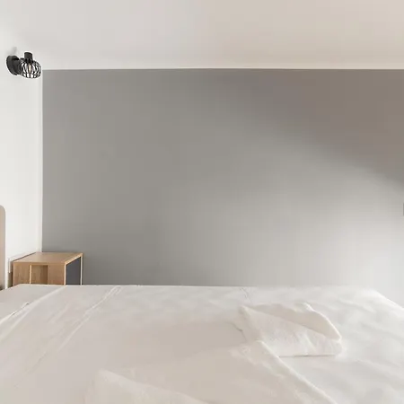 Guesthost - Brera Modern