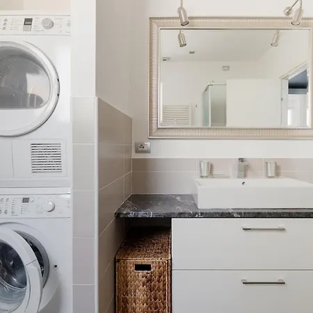 Guesthost - Gorla Modern