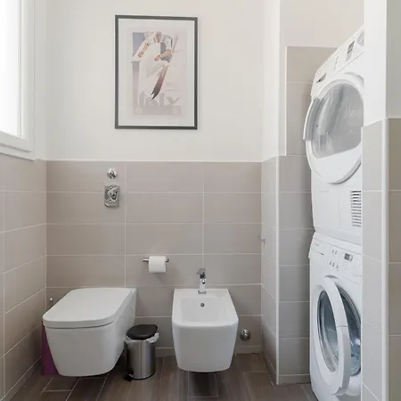 Guesthost - Gorla Modern Милан