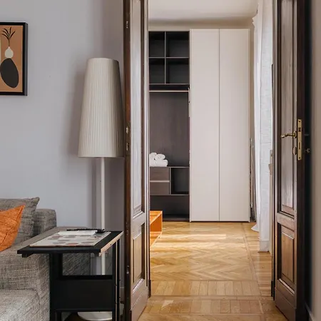 Your Sunny Getaway In Porta Venezia Dist...