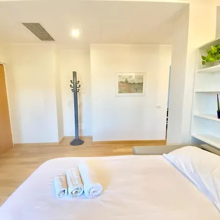 Penthouse With Panoramic Terrace-8 Minutes From The Duomo מילאנו