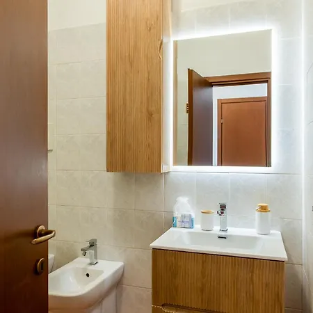 Lägenhet Spacious At 5 Min Walk From Station Milano