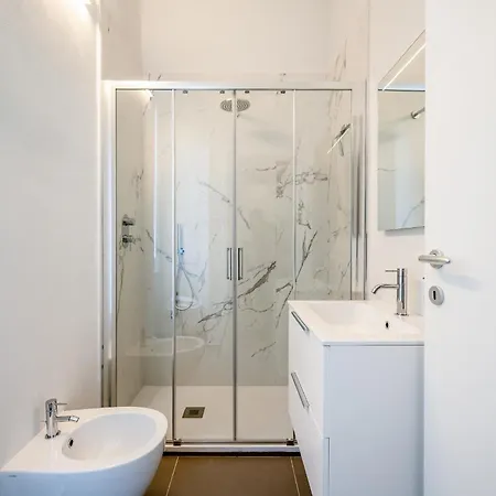 Design apt 4min to Metro, 15min Centrale, 25min Duomo *